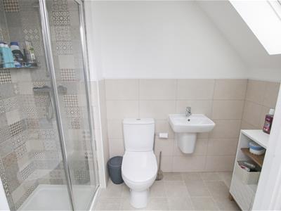 EN-SUITE SHOWER ROOM